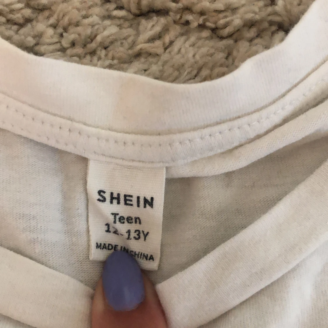 Vit t-shirt med avokadotryck från Shein - 91