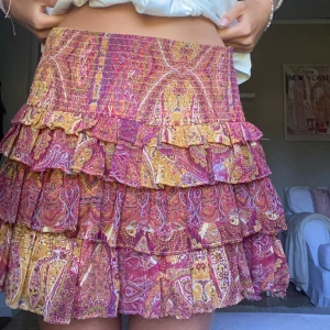 Mönstrad kjol - Volang kjol från zara är lite trasig🩷