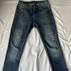 Nudie Jeans - Nudie Jeans i bra skick. Väl använda men i fint skick. Storlek 29 i midjan, 32 i längd. Skicka ett pm för mer info