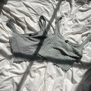 2-pack toppar - Två stycken ribbade toppar från shein storlek Xs