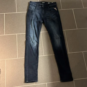 Replay - 10/10 28/32 storlek  Pris kan diskuteras vid snabb affär  Kan bytas . Köpta för 1800 i butik 