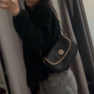 Gianini Bernini väska - Nyskick, bra med fack och fin 