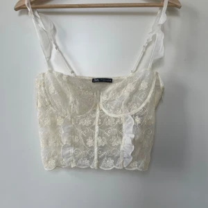 Spetstopp Zara - Aldrig använd. Storlek M men de passar inte så bra på mig. Passar de som brukar ha S och som har en stor byst (B- eller C-kupa)