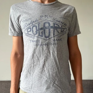 Ralph Lauren t-shirt - Polo Ralph Lauren t shirt | bra skick~8.25/10 | Storlek S | Passar även XS | sitter kort på mig som är 178 cm / Mvh