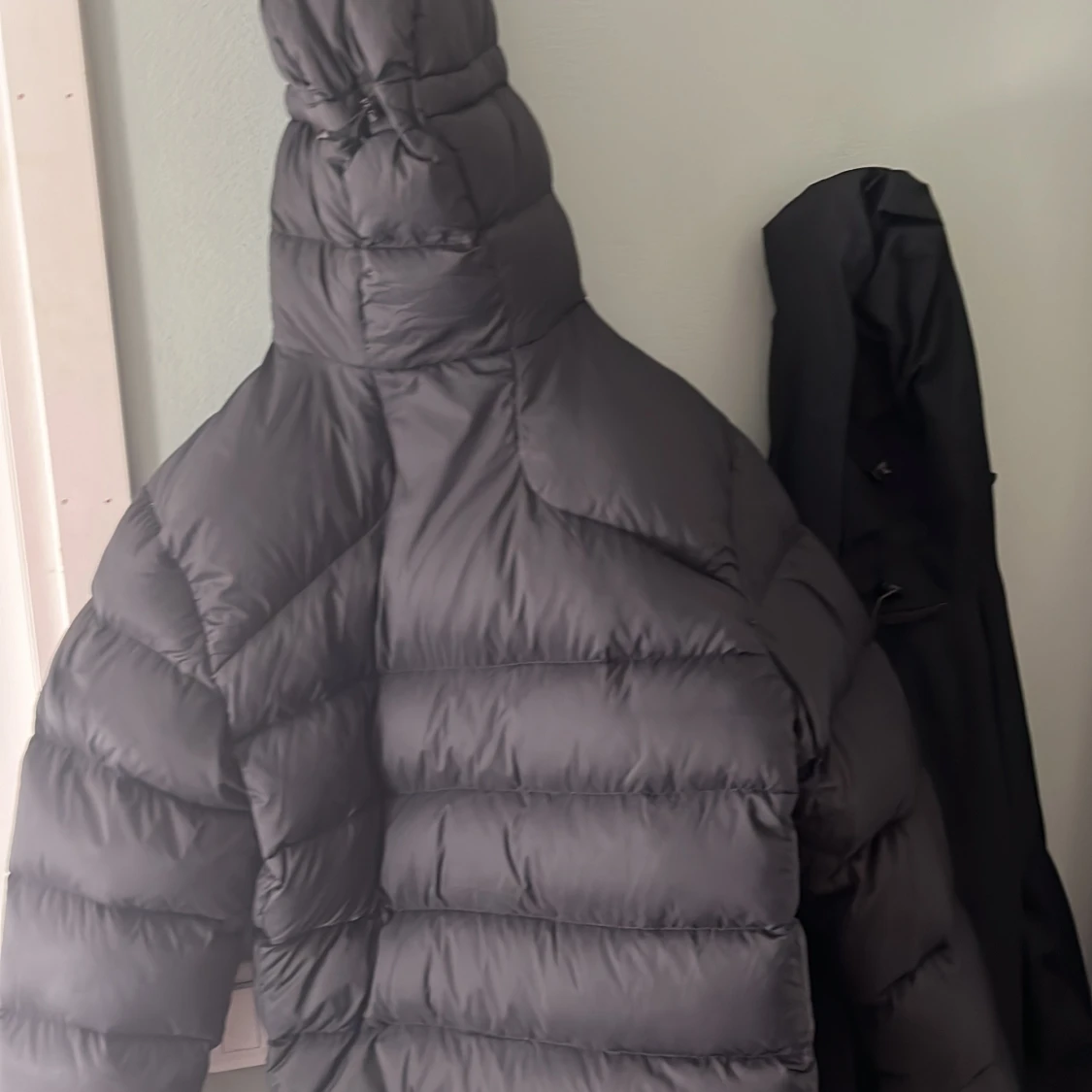 Svart dunjacka från Sail Racing - 90