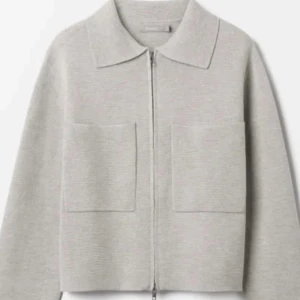 Åhléns kofta  - Super fin och perfekt nu till hösten. Nypris 600 och denna färg är slutsåld ❤️