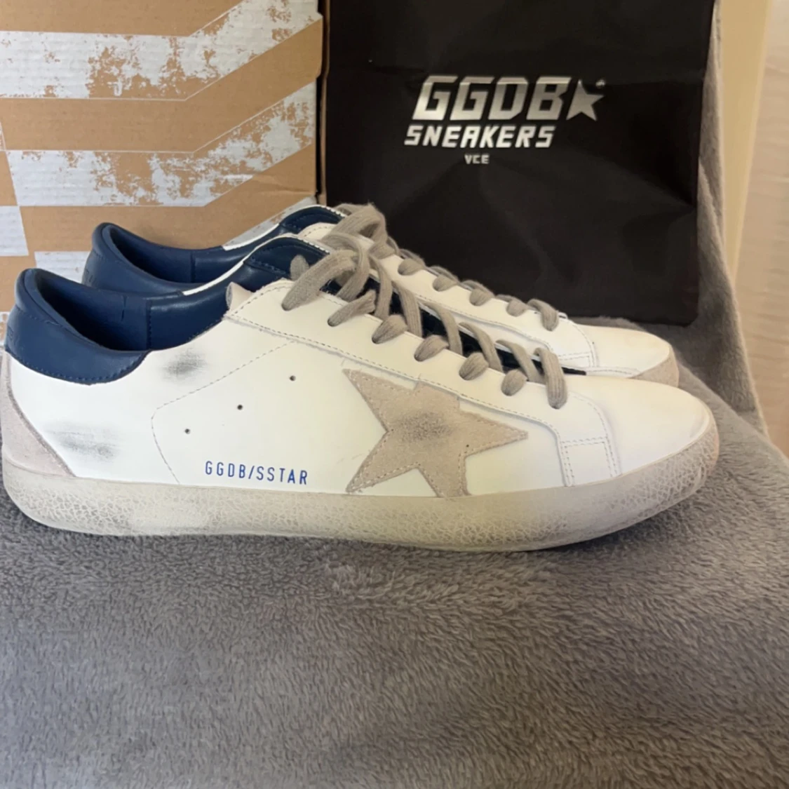 GOLDEN GOOSE - 1