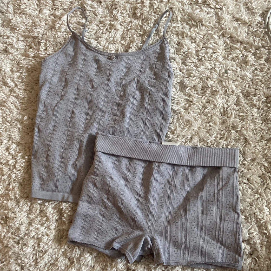 Grått linne och shorts set från H&M