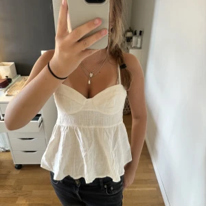 Topp - Jättesnygg topp ifrån Hm i st S!! Endast använd en gång💓