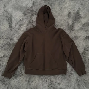 Hoodie - En hoodie från H&M i stl XS