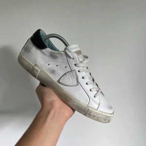 Philippe Model - Philippe Model skor i sjukt bra skick som är i st 41 passar även större! Allt og medföljer som är box och original model kort. vid minsta fundering eller osäkerhet bara hör av dig 📩