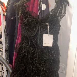 Nyår fest bal klänning - Kostar 3700 beställt från zalando helt ny pris kan diskuteras vid snabb affär 
