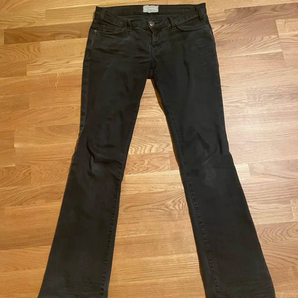 supersnygga jeans i bra skick. väldigt lågmidjade! . Jeans & Byxor.