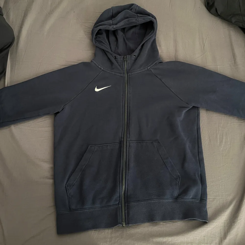 Nike hoodie marinblå, storlek XS.. Hoodies.