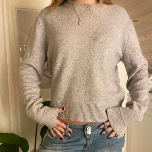 Stickad tröja  - Jättefin stickad tröja