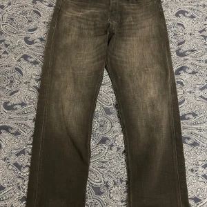 Jack & Jones jeans - Säljer dessa feta Jack & Jones jeans med en riktigt snygg tvätt. Jeansen är nästan helt nya. Storlek 30/30