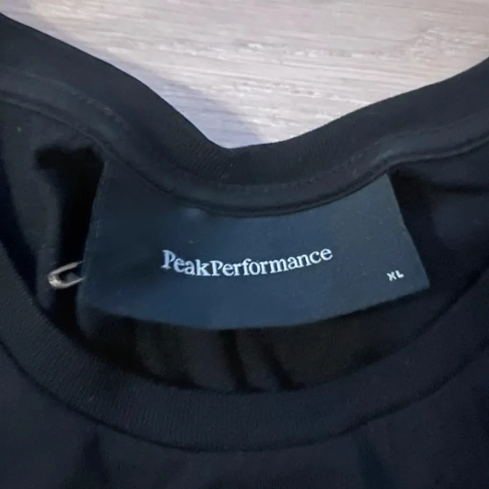 Peak Performance t-shirt,  Mycket bra skick  & Storlek XL. T-shirts.