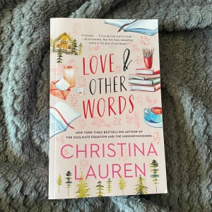 Love & Other Words - Säljer boken 'Love & Other Words' av Christina Lauren. Superbra skick och har inga större skador!