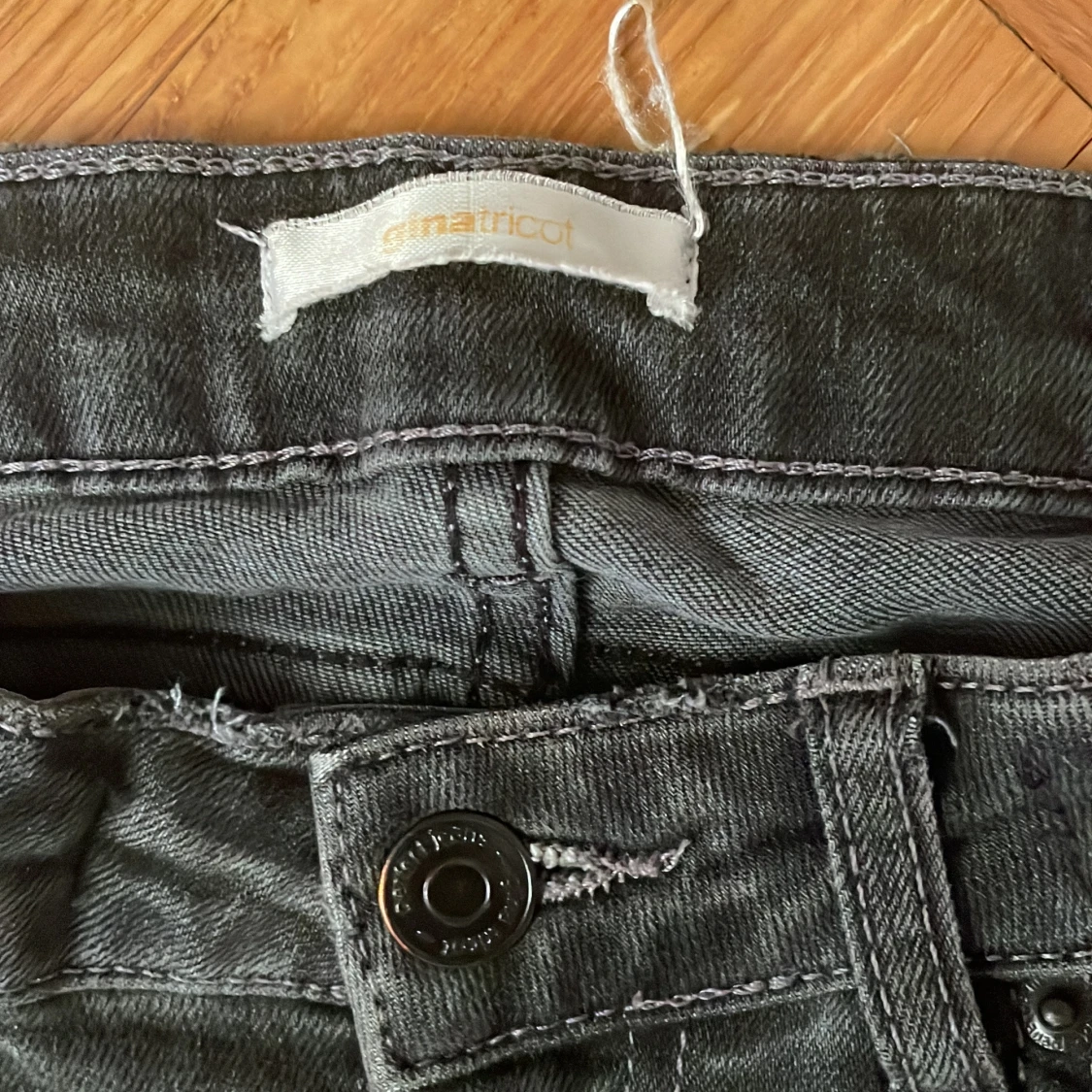 Tre par bootcut jeans i olika färger  - 93