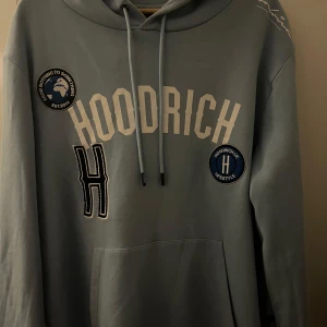 Hoodrich Hoodie - Använd någon enstaka gång,tar bara plats i garderoben,  sick 9/10, pris kan diskuteras vid snabb affär!  Kan även bytas!