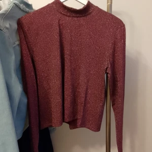 mbym glitter top - Wonderful glitter top with long sleeves very sparkly, smooth material on inside zipper on the back  perfect for party season! ✨ only used 1-2 times  💌please message with any questions