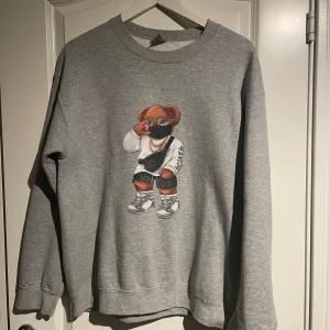 Fashion bear Grey sweatshirt  - Grå sweatshirt med björn tryck 
