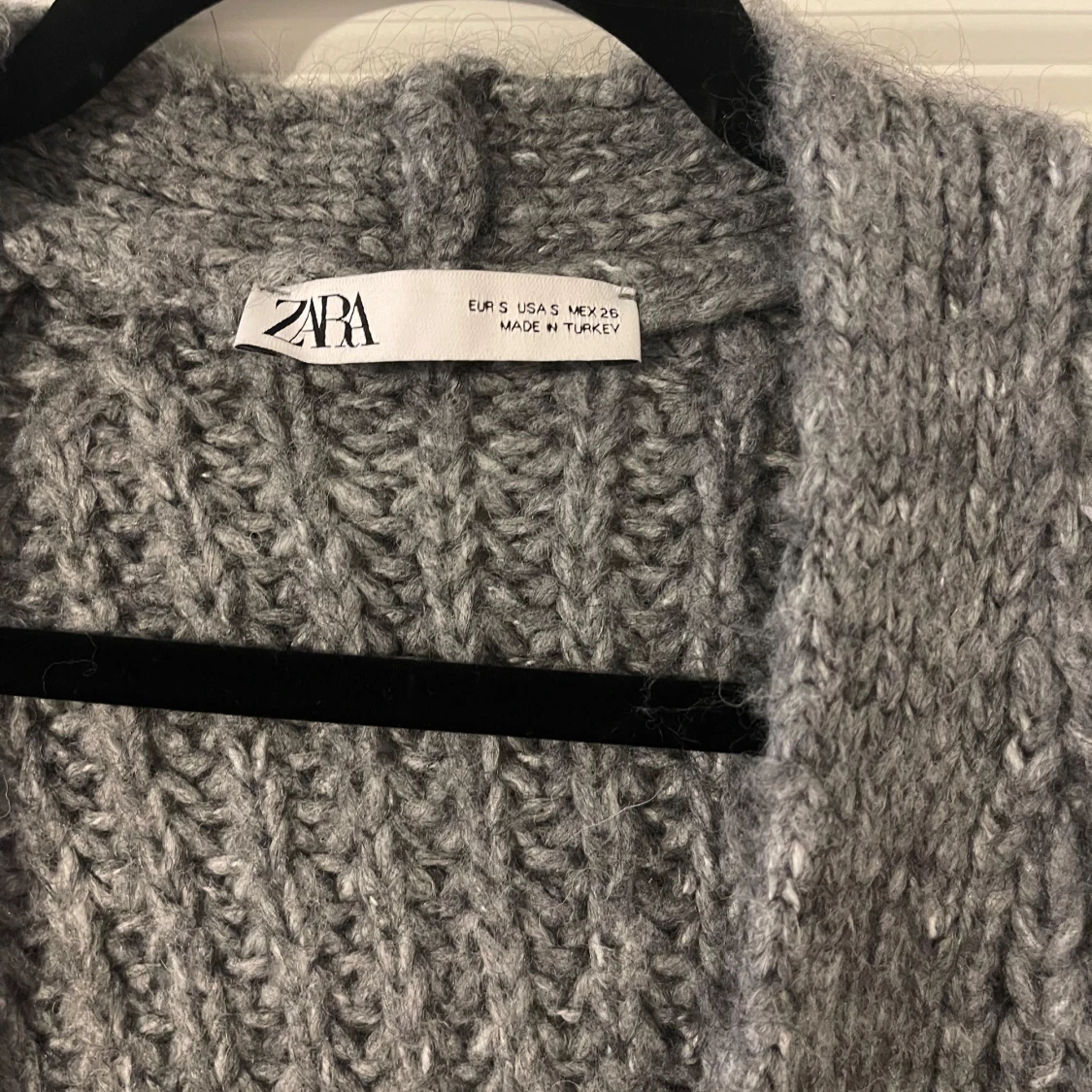 Grå stickad kofta från Zara - 2