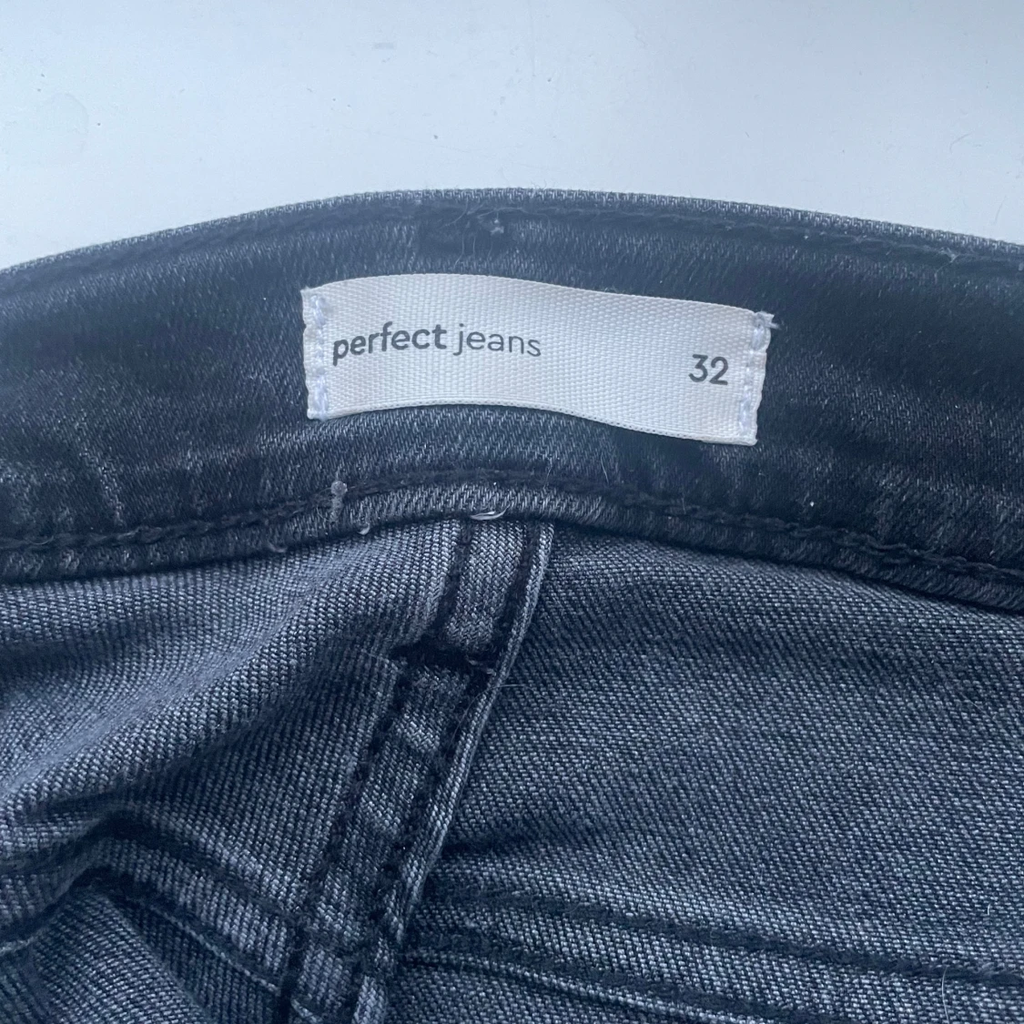 Svarta jeans från Gina  - 2