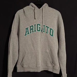 Axel Arigato hoodie  - Snygg Axel arigato hoodie, bara att höra av er om ni har funderingar eller vill diskutera priset!