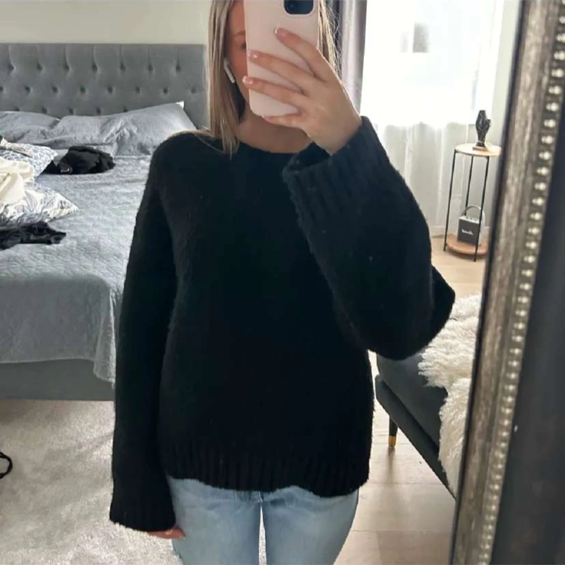 Svart stickad tröja