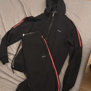 Boss tracksuit - Helt ny, 10/10 skick