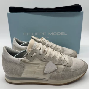 PHILIPPE MODEL TRPZ - Philippe Model TRPZ - Skick: 9/10 - Tillbehör: Enbart skorna - Storlek 43 sitter som 44 - Nypris ca 3900kr - DeluxeCloset