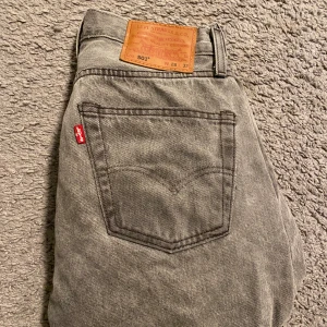 501 Levis jeans  - Ett par riktigt snygga Levis jeans!! Skick 9/10. Inga defekter! Skriv vid minsta fundering mvh Lysekilsgarderoben!