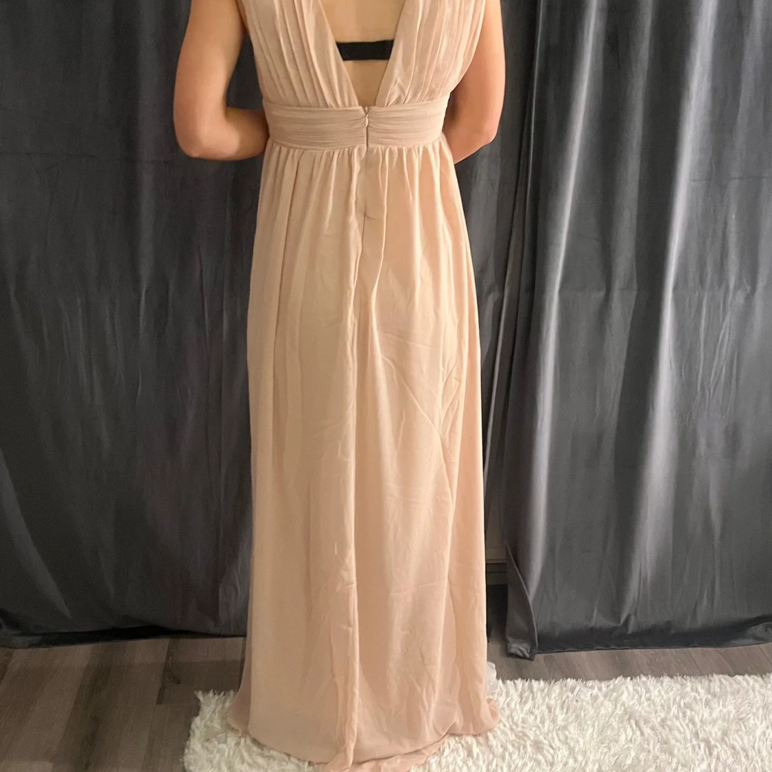 Rosa färgad långklänning med slits - 3