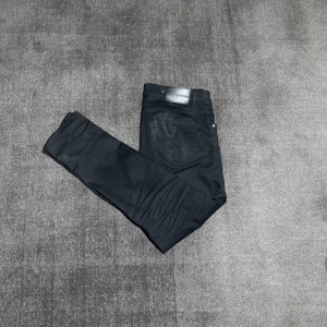 Tiger of Sweden Jeans  - Tiger of Sweden Jeans | Skick 8/10 | Storlek 33/32 | Modellen är ungefär 185 cm| Hör av dig vid minsta fundering!