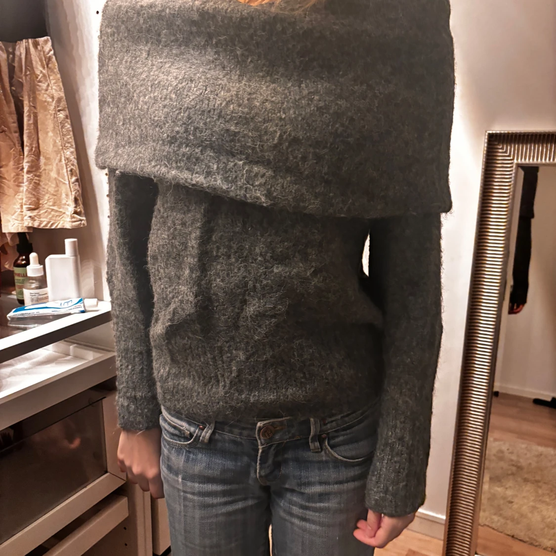 Grå offshoulder tröja - 1