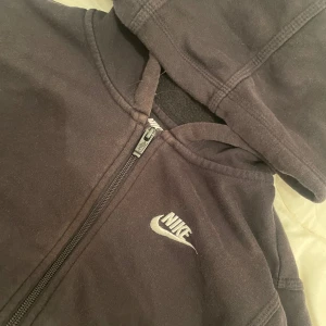 Nike kofta - Den är i barnstorlek, men den sitter som S/XS
