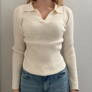 Vit stickad tröja - Vit sticka tröja från shein i bra skick!