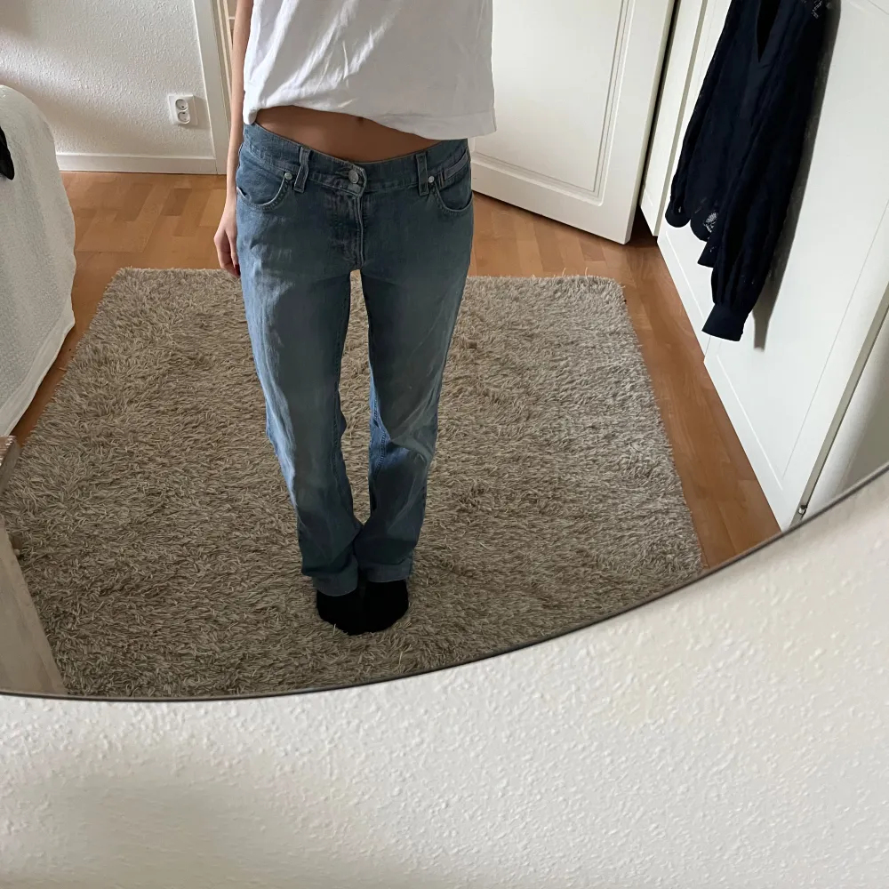 Vintage jeans från bogner jeans. Passar mig i längden som är 162. . Jeans & Byxor.