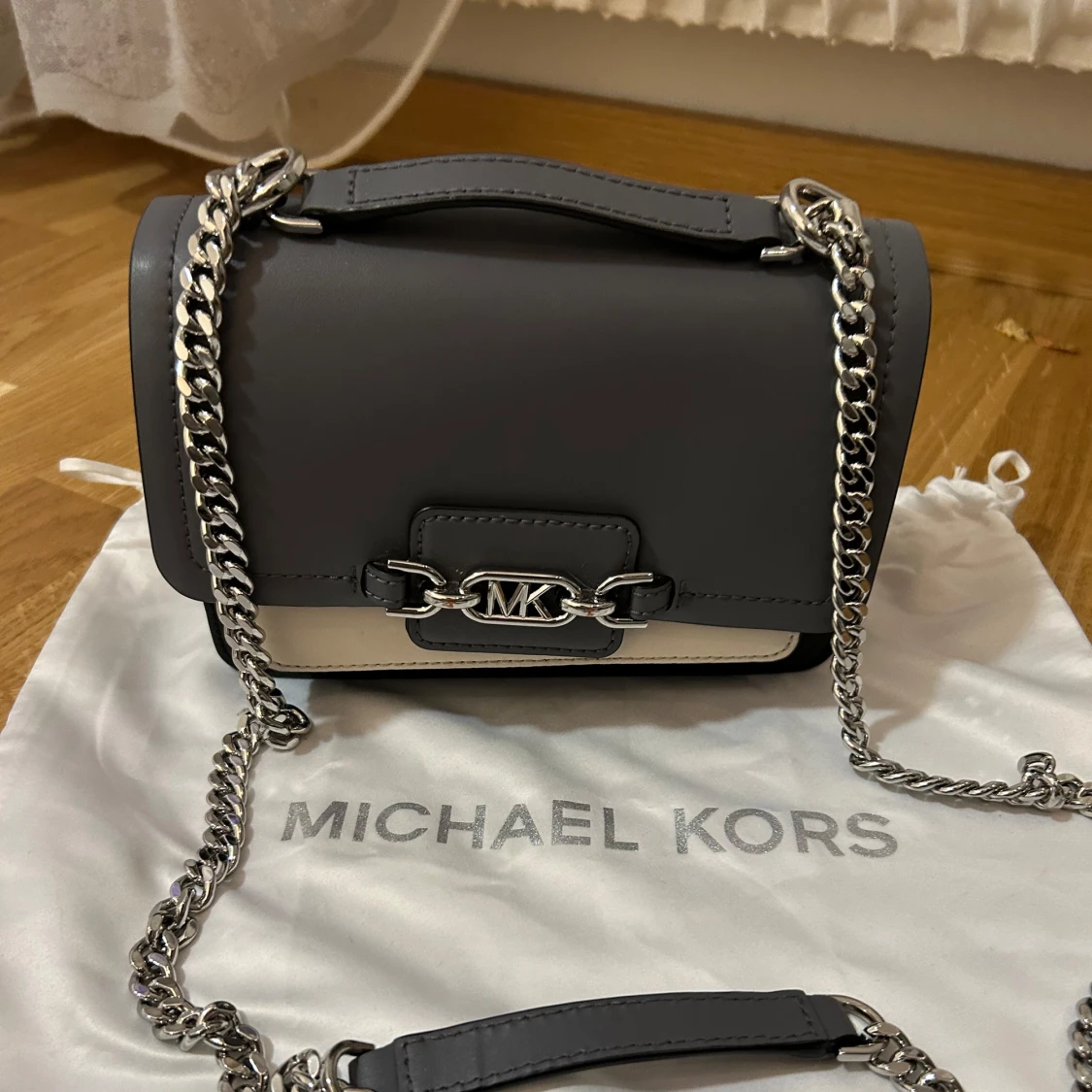 Michael kors väska  - 92