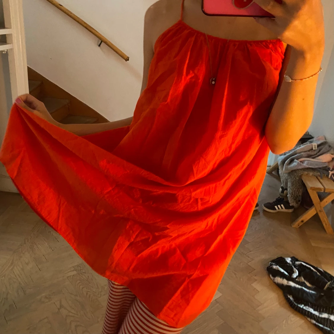 Orange klänning från Arket  - 92