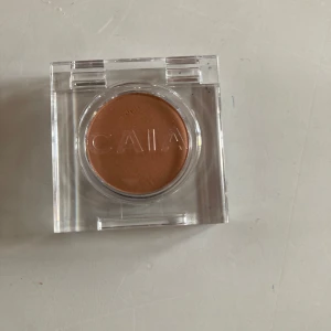 Caia bronser typ - Typ en bronser från caia💕  Använd 1-3 gånger ungefär🫶🏼 Säljer för jag inte tyckte att den var så fin på mig❤️ skriv om ni vill veta mer✌🏻👑💕