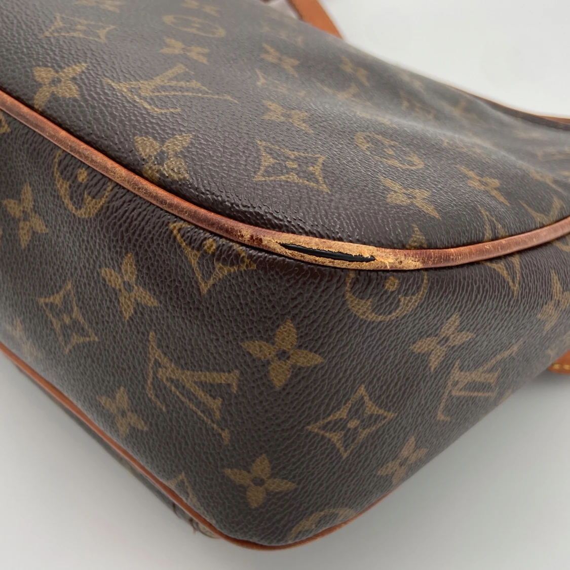 Louis Vuitton Hudson - 90