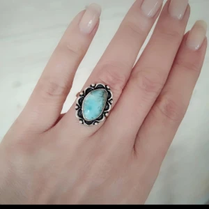 Silver ring  - Silver ring med äkta larimar  Stenstorlek: 16*9 mm Ringstorlek: 17,3
