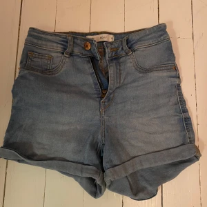 Shorts  - Ett par shorts utan tryck på fickorna