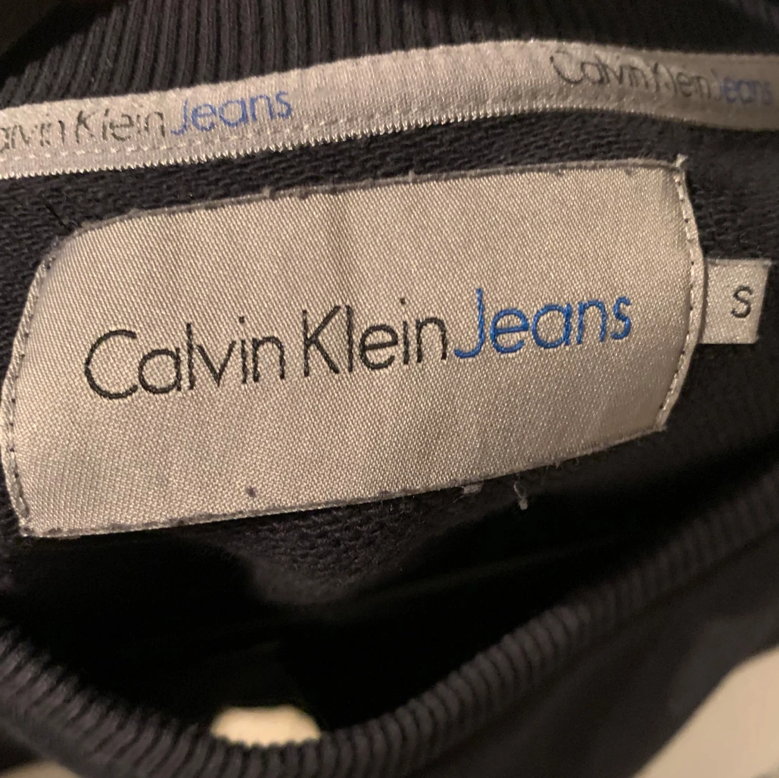 Calvin Klein tröja. Svart & vit.  - 2