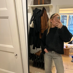 Chunky stickad tröja - Så skön och varm stickad. Blivit nopprig på ärmarna men använt endast 3ggr. Ballongärmar/oversized