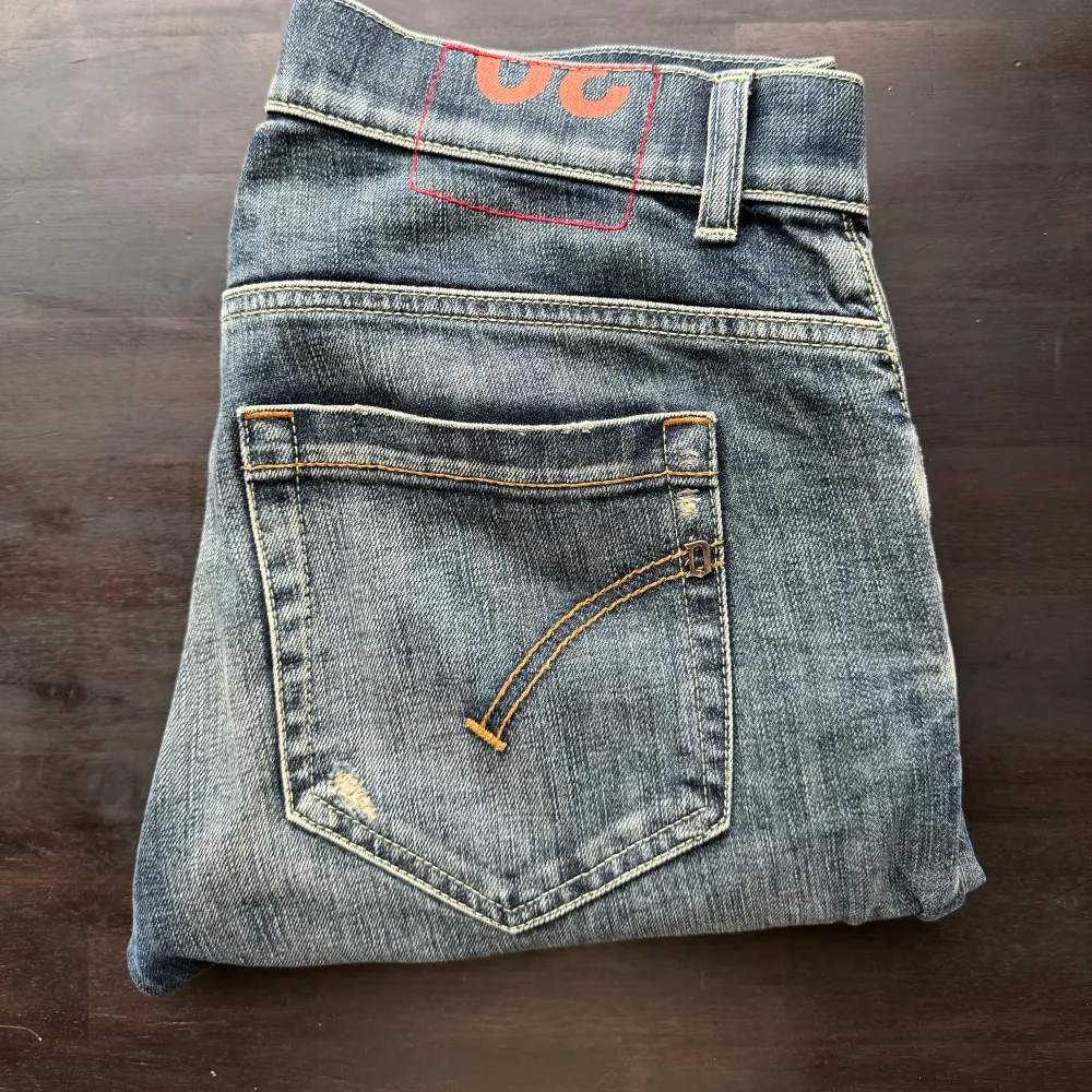 Dondup George jeans | Som nya i skicket | självklart äkta | personen på bilden är 180 och väger 70kg | Hör gärna av dig vid frågor och funderingar!📩. Jeans & Byxor.