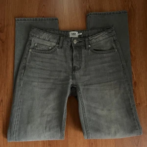Icon jeans - •Grå jeans •Från lager 157 •Strl: xs  