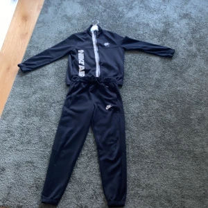 Nike air dress - Nike air dress som är begagnad och i bra skick. Den är äkta.